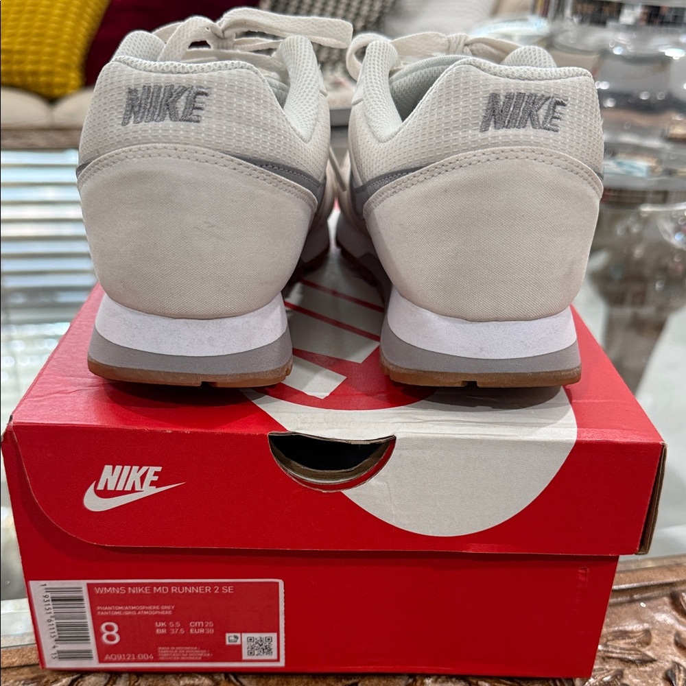 Nike Women's MD Runner 2 Sneakers EXCELLENT CONDITION - Picture 4 of 8